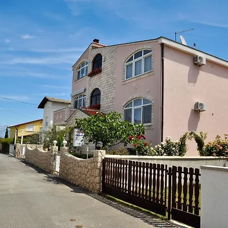 Apartament Marinovic *